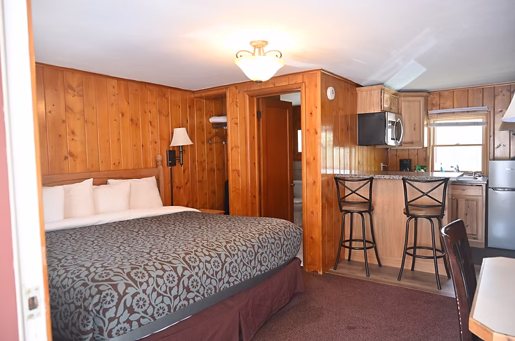 Deluxe King Room with Kitchenette